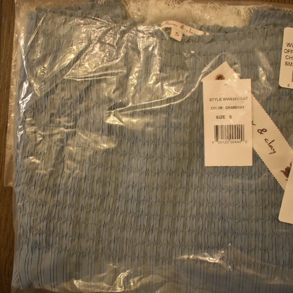 Willow & Clay Off The Shoulder Lace - Picture 6 of 7